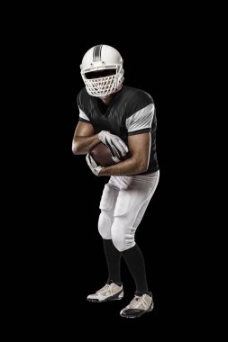 Futbolcu siyah üniforma ile