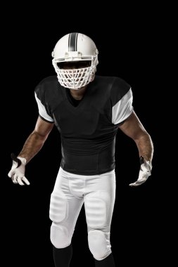 Futbolcu siyah üniforma ile