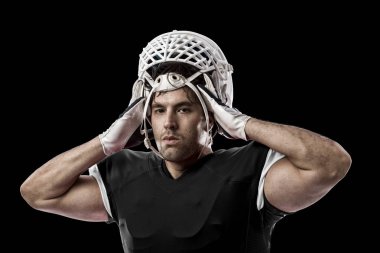 Futbolcu siyah üniforma ile