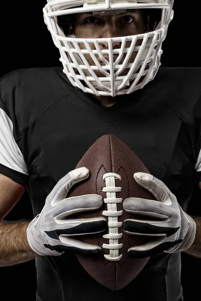 Jogador de futebol com um uniforme preto — Fotografia de Stock