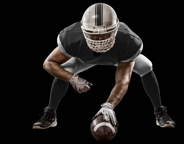 Jogador de futebol com um uniforme preto — Fotografia de Stock