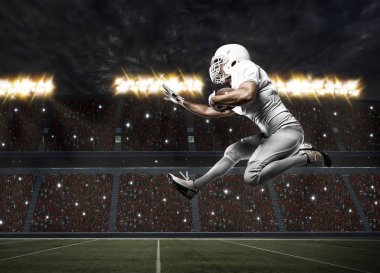 Beyaz üniforma futbolcu