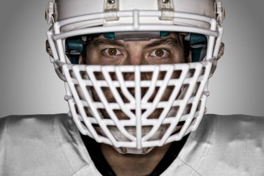 Beyaz üniforma futbolcu