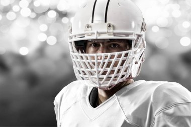 Beyaz üniforma futbolcu