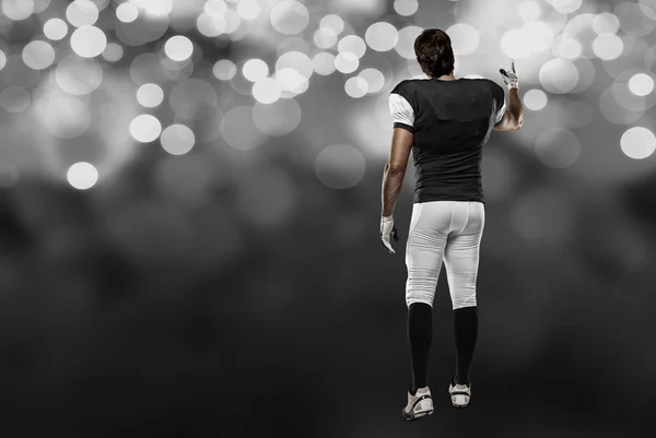Fußballspieler in schwarzer Uniform — Stockfoto