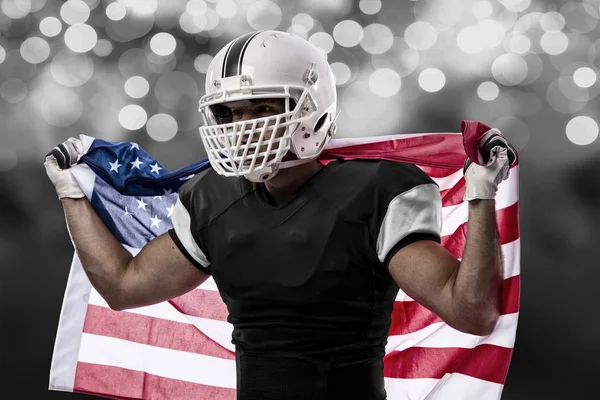 Futbolcu siyah üniforma ile