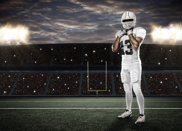 Beyaz üniforma futbolcu