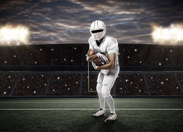 Joueur de football avec un uniforme blanc — Photo