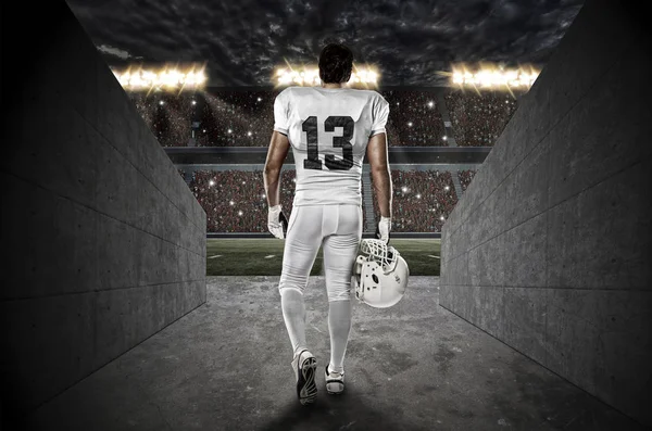 Beyaz üniforma futbolcu