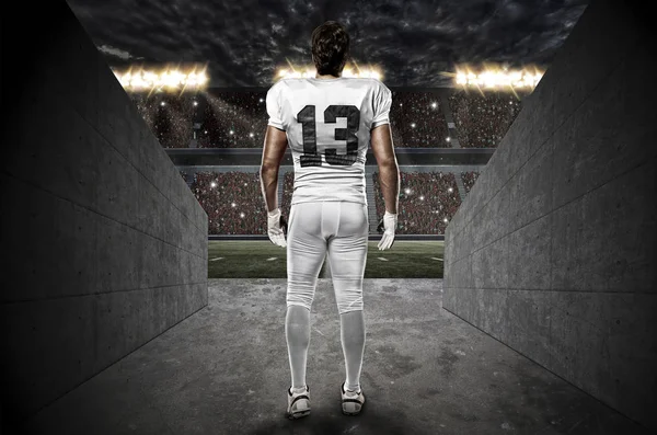 Beyaz üniforma futbolcu