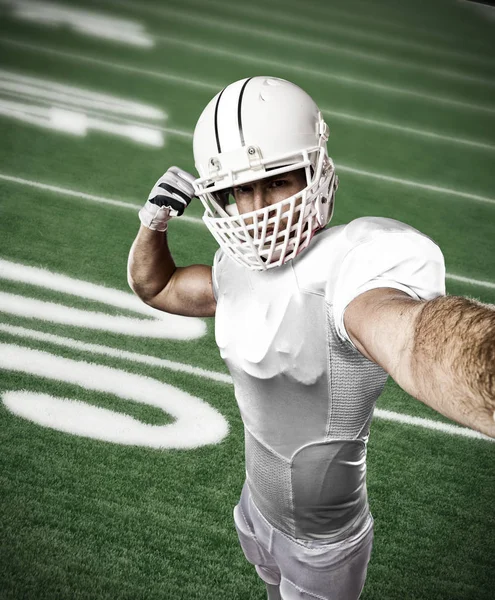 Beyaz üniforma futbolcu