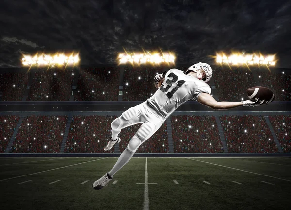 Beyaz üniforma futbolcu