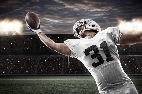 Beyaz üniforma futbolcu