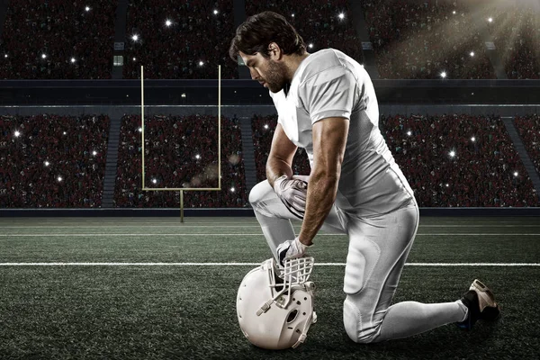 Beyaz üniforma futbolcu