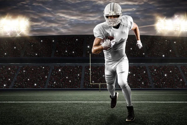 Joueur de football avec un uniforme blanc — Photo