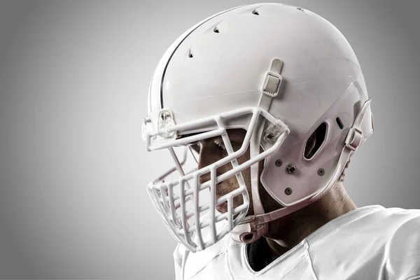 Jogador de futebol com um uniforme branco — Fotografia de Stock