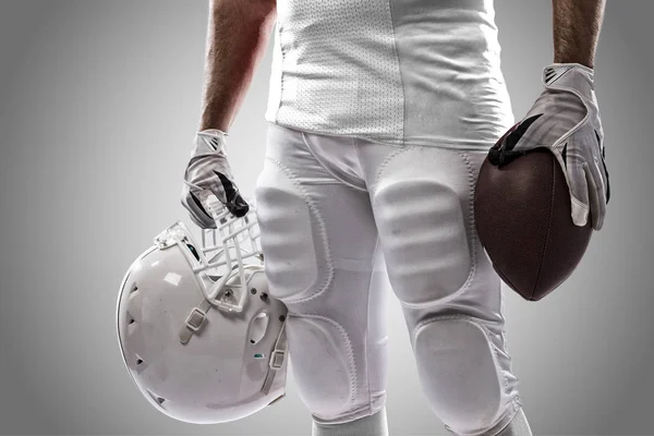 Jogador de futebol com um uniforme branco — Fotografia de Stock