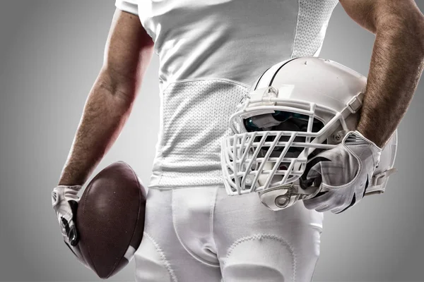 Jogador de futebol com um uniforme branco — Fotografia de Stock