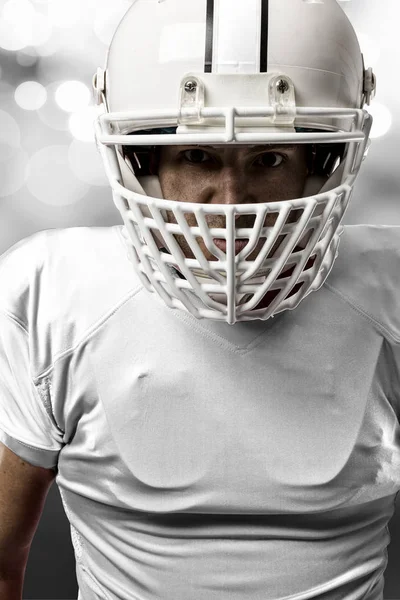 Beyaz üniforma futbolcu