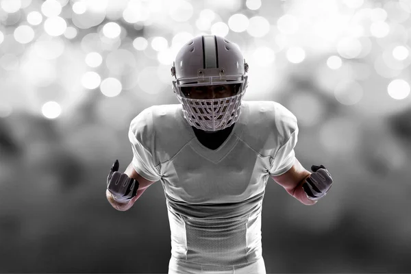 Jogador de futebol com um uniforme branco — Fotografia de Stock