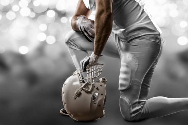 Beyaz üniforma futbolcu