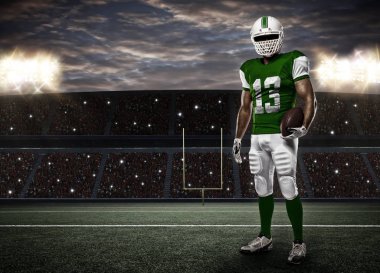 Futbolcu yeşil üniforma ile