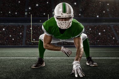 Futbolcu yeşil üniforma ile