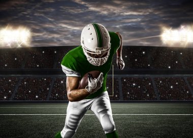 Futbolcu yeşil üniforma ile