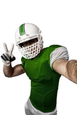 Futbolcu yeşil üniforma ile