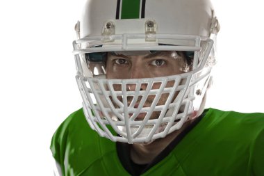 Futbolcu yeşil üniforma ile