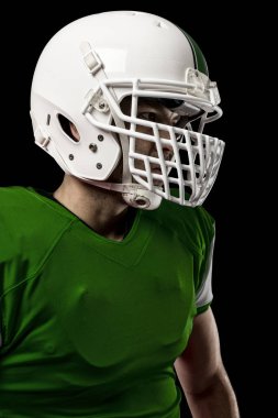 Futbolcu yeşil üniforma ile