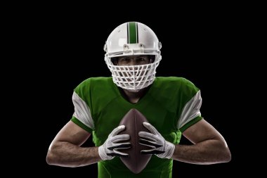 Futbolcu yeşil üniforma ile