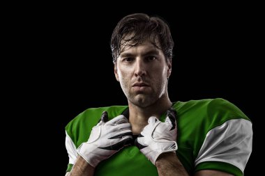 Futbolcu yeşil üniforma ile