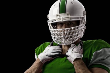 Futbolcu yeşil üniforma ile