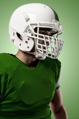 Futbolcu yeşil üniforma ile