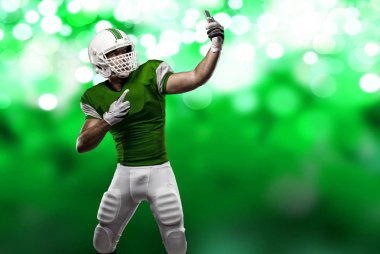 Futbolcu yeşil üniforma ile