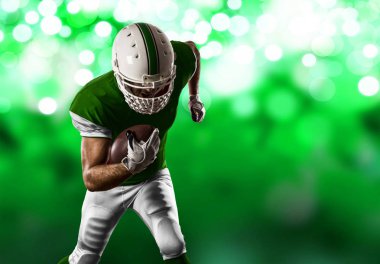 Futbolcu yeşil üniforma ile