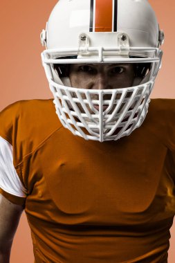 Futbolcu turuncu üniforması