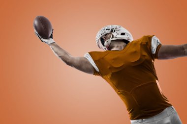 Futbolcu turuncu üniforması