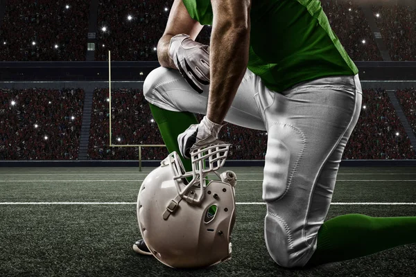 緑制服のフットボール選手 — ストック写真