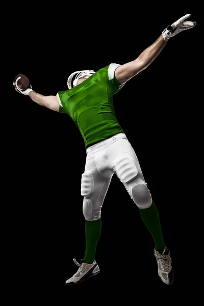 Fotbollsspelare med en grön uniform — Stockfoto