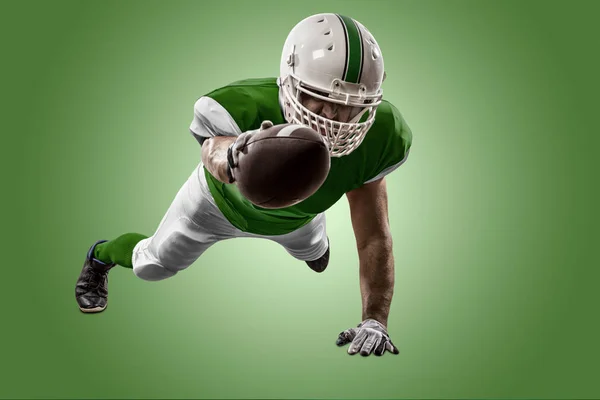 Jugador de fútbol con uniforme verde — Foto de Stock