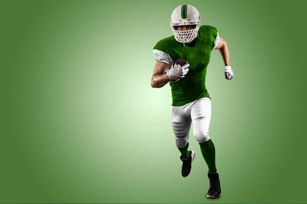 Jogador de futebol com um uniforme verde — Fotografia de Stock