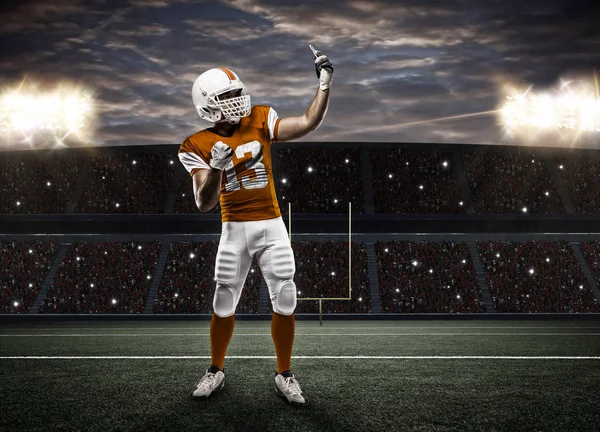 Jogador de futebol com um uniforme laranja — Fotografia de Stock