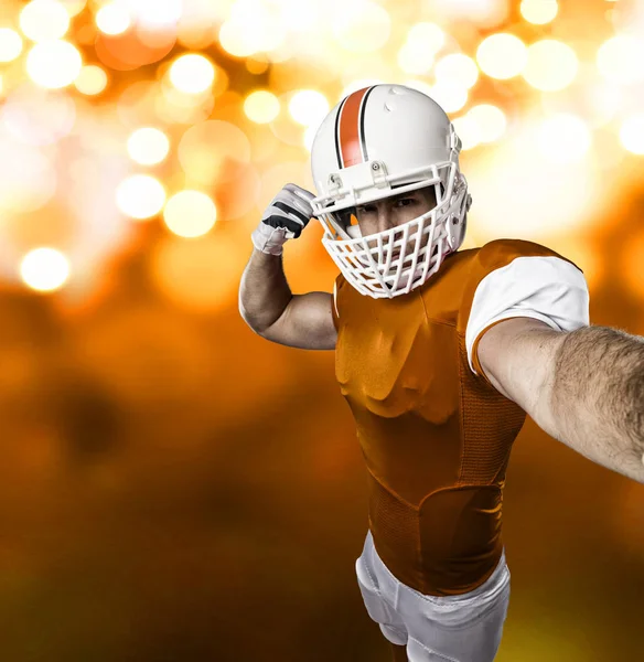 Futbolcu turuncu üniforması