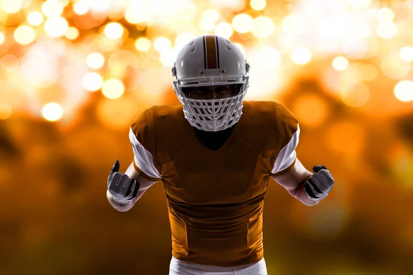 Jogador de futebol com um uniforme laranja — Fotografia de Stock