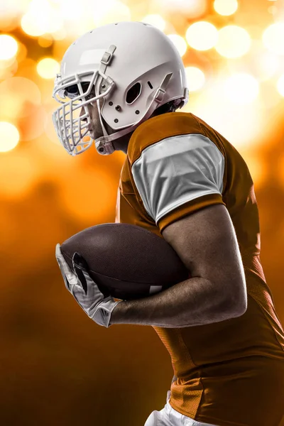 Futbolcu turuncu üniforması