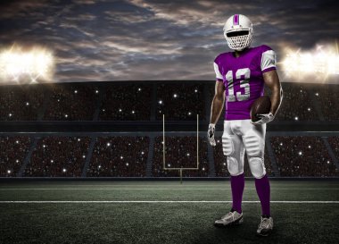 Futbolcu pembe üniforma ile