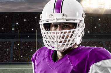 Futbolcu pembe üniforma ile