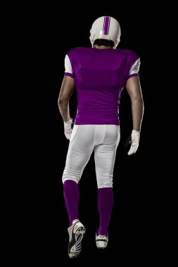 Futbolcu pembe üniforma ile